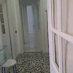 Oxi לינה וארוחת בוקר מודנה